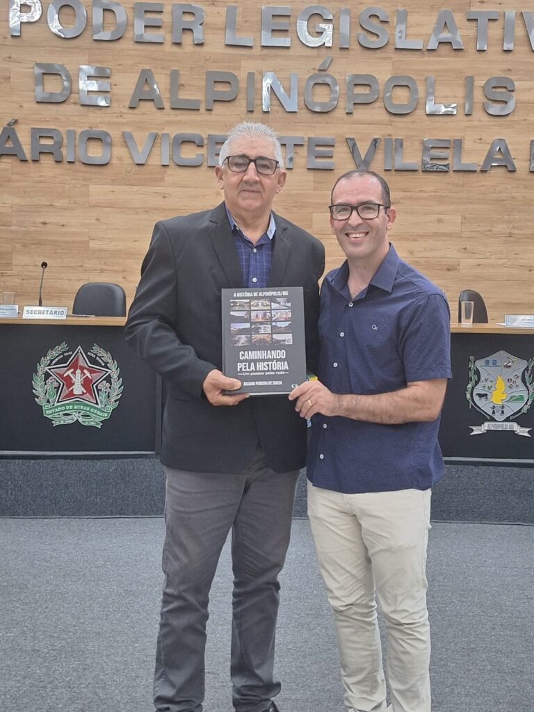 'Caminhando pela História - Um Passeio pelas Ruas': historiador apresenta livro para vereadores, em Alpinópolis - Foto: divulgação