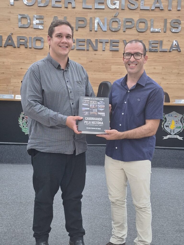 'Caminhando pela História - Um Passeio pelas Ruas': historiador apresenta livro para vereadores, em Alpinópolis - Foto: divulgação