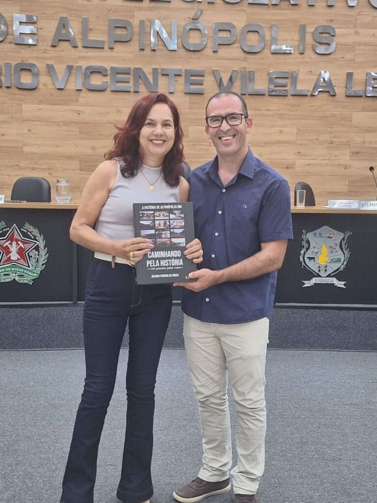 'Caminhando pela História - Um Passeio pelas Ruas': historiador apresenta livro para vereadores, em Alpinópolis - Foto: divulgação
