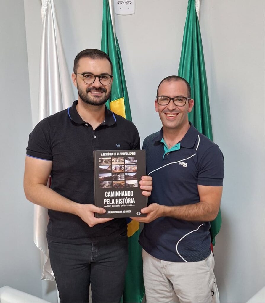 'Caminhando pela História - Um Passeio pelas Ruas': historiador apresenta livro para vereadores, em Alpinópolis - Foto: divulgação