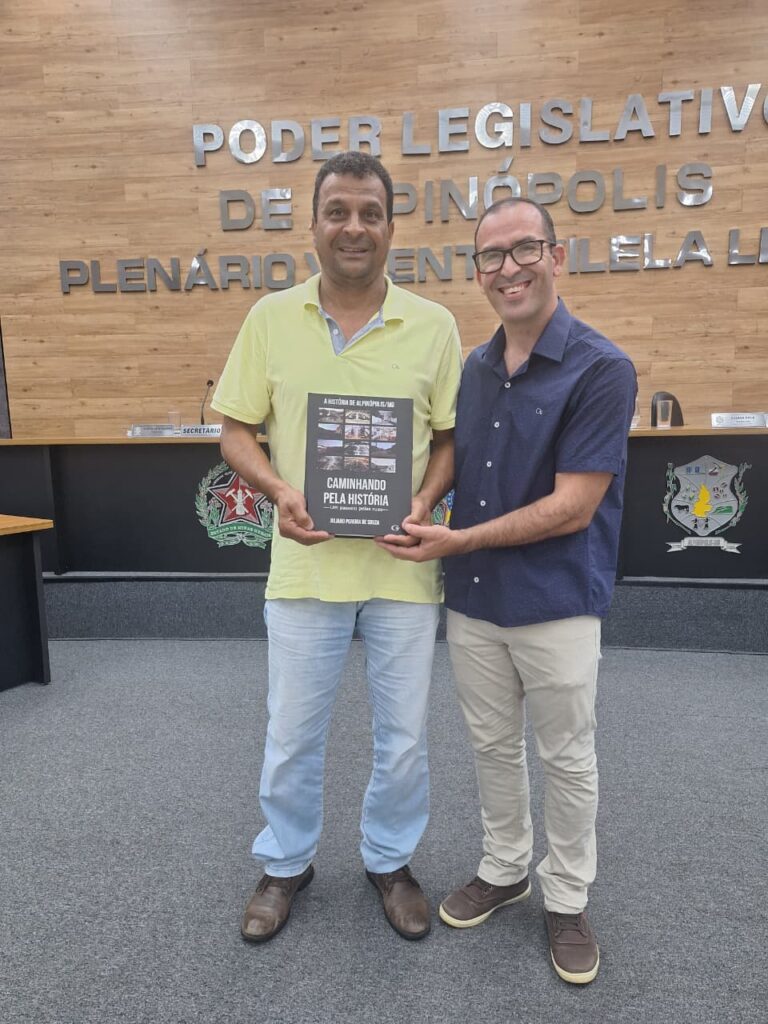 'Caminhando pela História - Um Passeio pelas Ruas': historiador apresenta livro para vereadores, em Alpinópolis - Foto: divulgação