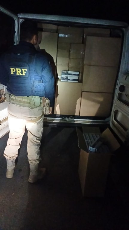 PRF apreende 50 mil maços de cigarros contrabandeados na BR 381, no Sul de Minas - Foto: divulgação