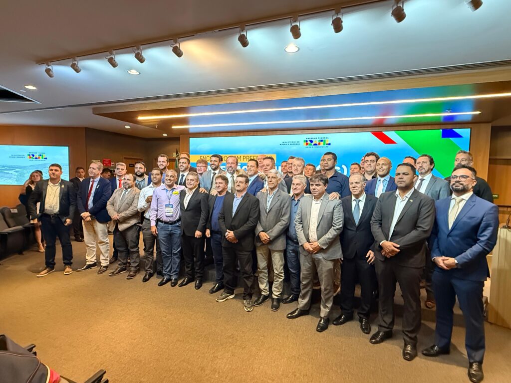 Prefeitos de São José da Barra e Capitólio são destaques na reunião dos municípios da ALAGO em Brasília - Foto: divulgação