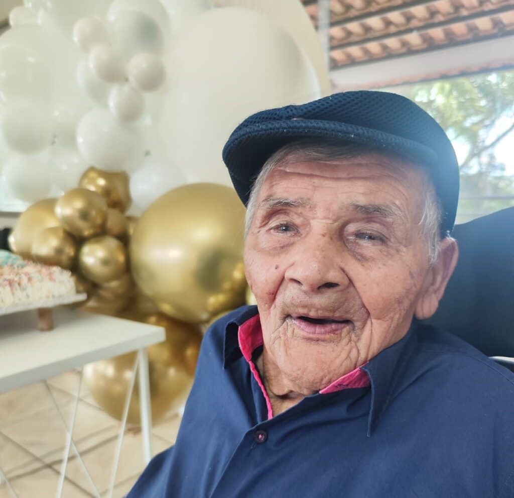 Mineiro-mais-velho-do-mundo.jpg Mais velho do mundo? Mineiro completa 118 anos pulando Carnaval e fazendo pilates - Foto: arquivo pessoal