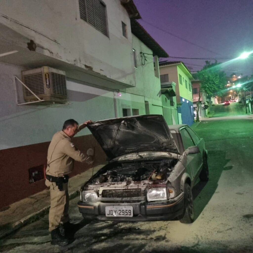 Policial militar salva duas pessoas que estavam no interior de carro em chamas em Capitólio - Foto: divulgação