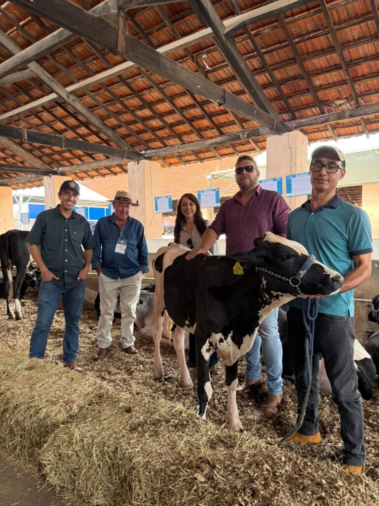 Secretário de Agropecuária, Indústria e Comércio representa Prefeito de São José da Barra na Megaleite 2025 - Foto: divulgação