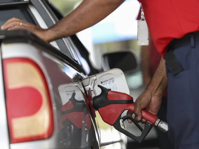 Petrobras anuncia redução de 5,6% no preço da gasolina entregue às distribuidoras - Foto: reprodução