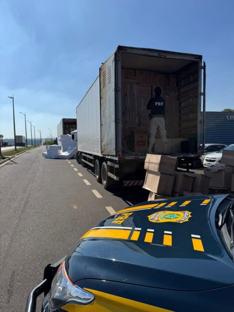 PRF apreende 925 mil maços de cigarros contrabandeados do Paraguai em MG - Foto: divulgação/PRF