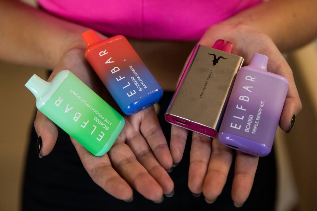 Especialista da Santa Casa de Passos faz alerta sobre popularização dos vapes entre jovens - Foto: reprodução