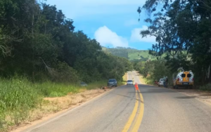 Homem morre após moto ser atingida por carro na contramão na MG-170, em Guapé