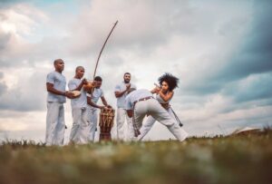 Capoeira passa a integrar as aulas de história e cultura após nova lei em Minas Gerais