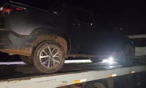 PM apreende caminhonete clonada e recupera veículo furtado durante operação em Alpinópolis