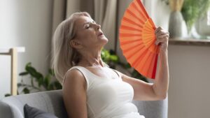 Anvisa aprova medicamento não hormonal contra sintomas da menopausa