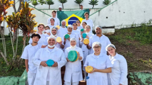 Estudantes mineiros criam queijo nas cores da bandeira do Brasil para celebrar a Copa do Mundo