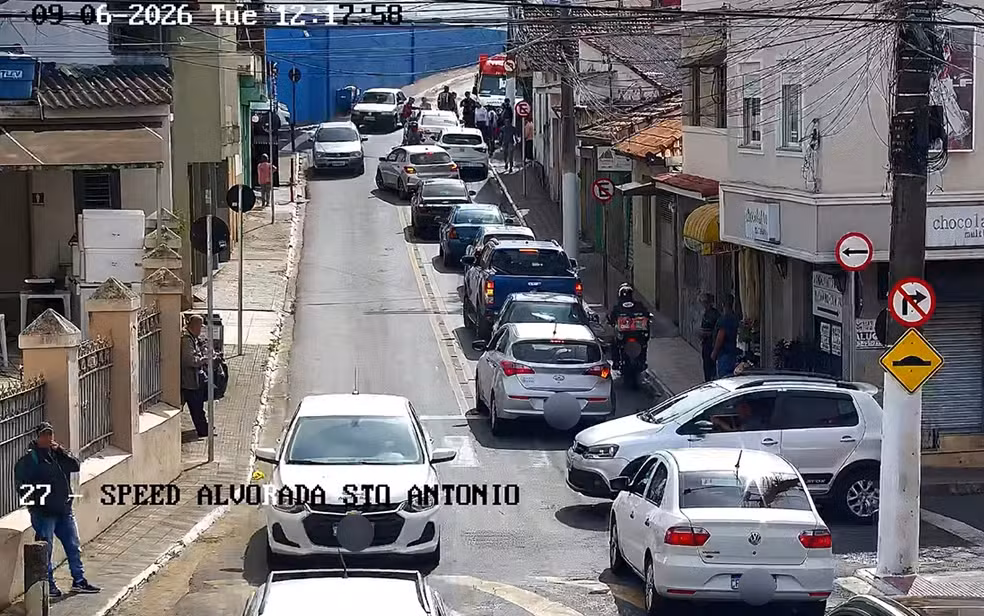 VÍDEO | Idoso de 86 anos fica ferido após ser atropelado em Pouso Alegre