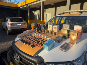 Homem é preso com carga irregular de cosméticos, medicamentos e anabolizantes na MG-050, em Formiga